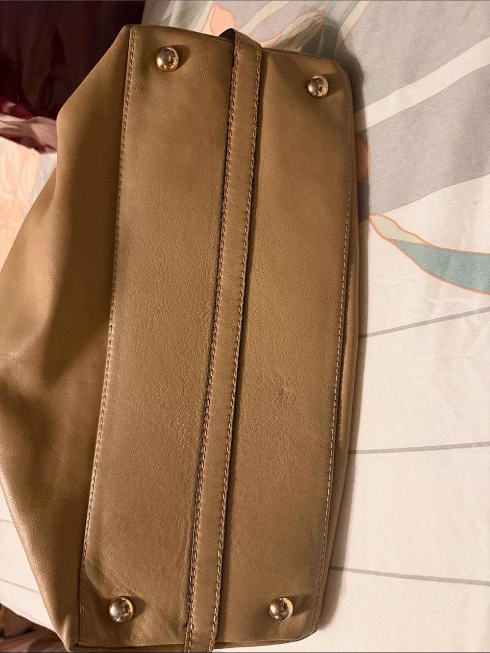 Gucci Tan Leather Shoulder Bag with Gold Heart Emblem - Picture 11 of 12